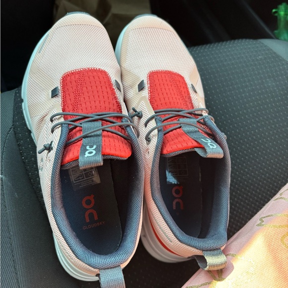 On cloud sneakers, size 5 youth - Picture 2 of 5